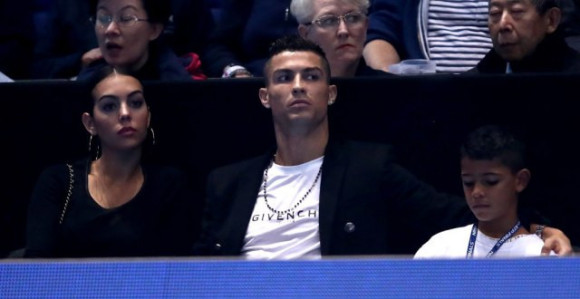 Ronaldo sa porodicom gledao Novaka!