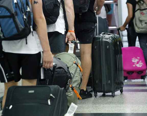 Влада стимулише младе да остану