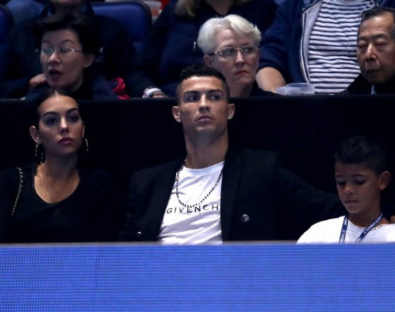 Ronaldo sa porodicom gledao Novaka!