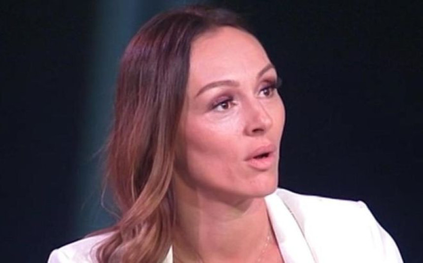 Anabela nije promenila prezime, i dalje je  Atijas!