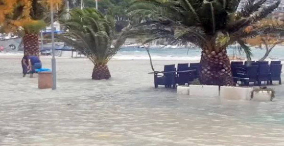 Oluja na Jadranu nosi sve pred sobom (VIDEO)