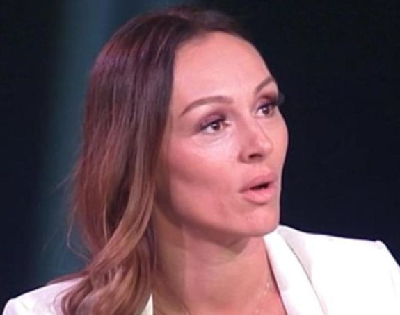 Anabela nije promenila prezime, i dalje je  Atijas!