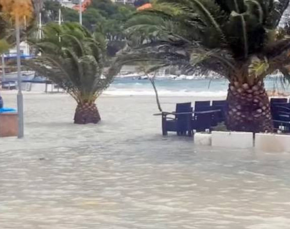Oluja na Jadranu nosi sve pred sobom (VIDEO)