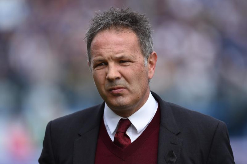 Mihina pesnica: Ademe, loše se ponašaš!