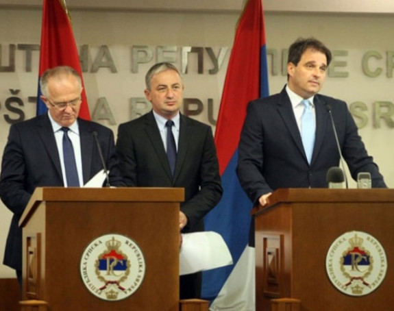 Опозиција напустила засједање!