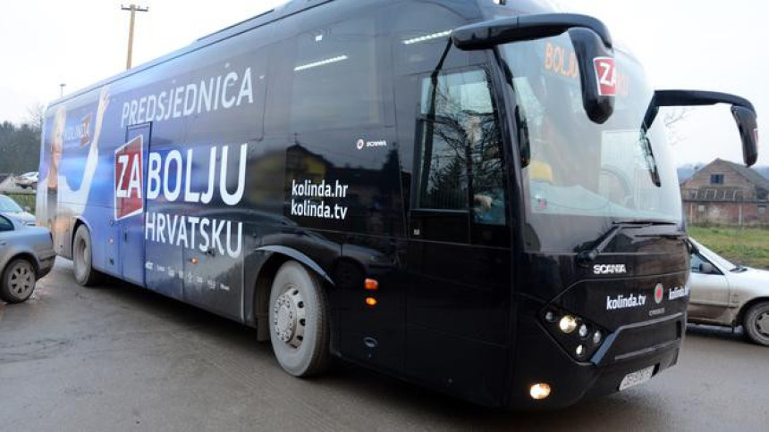 Kolindin autobus udario automibil i produžio