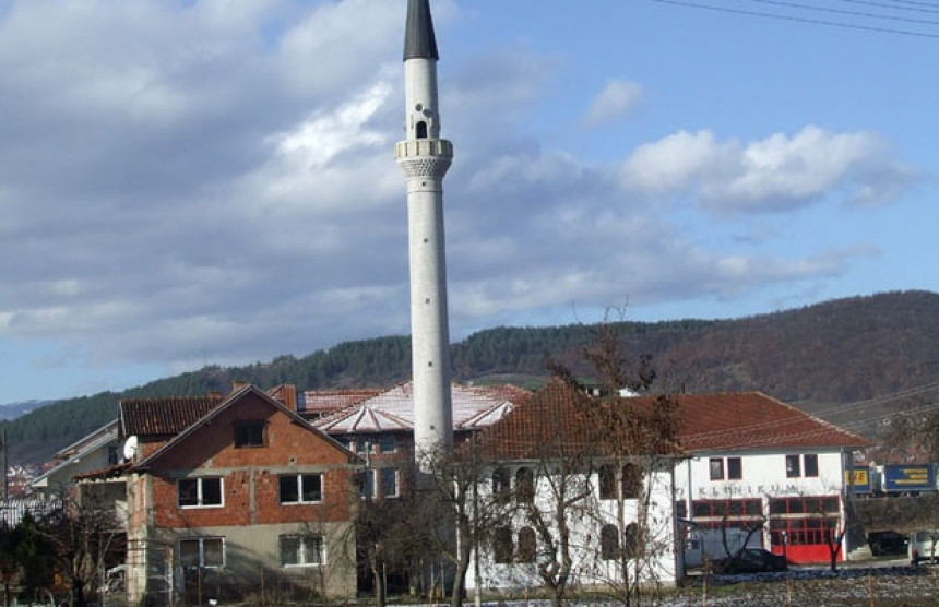 Potukli se u džamiji zbog malih plata