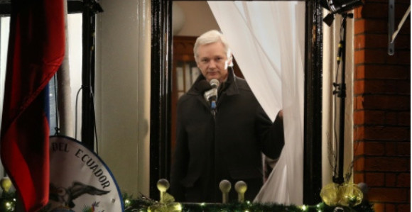 Asanž pristaje na ekstradiciju, ali ...