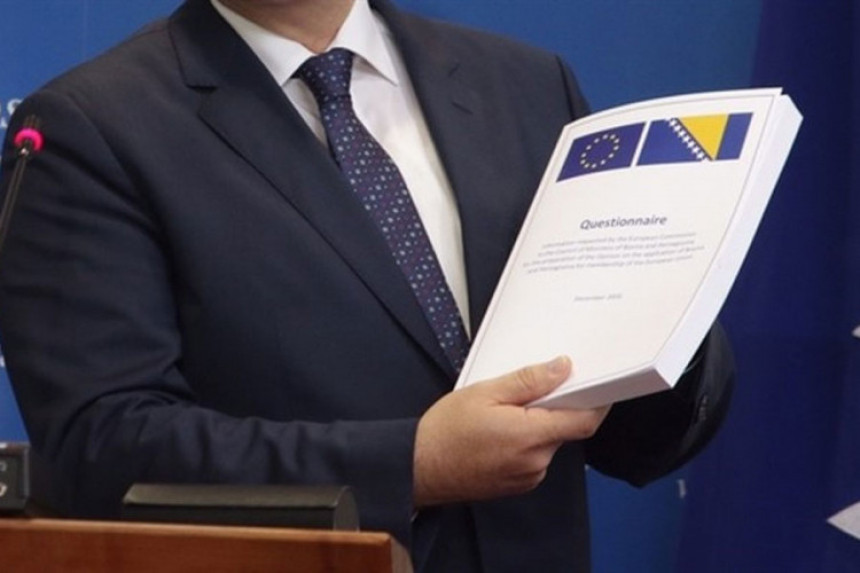 Poznata pitanja, odgovora nema