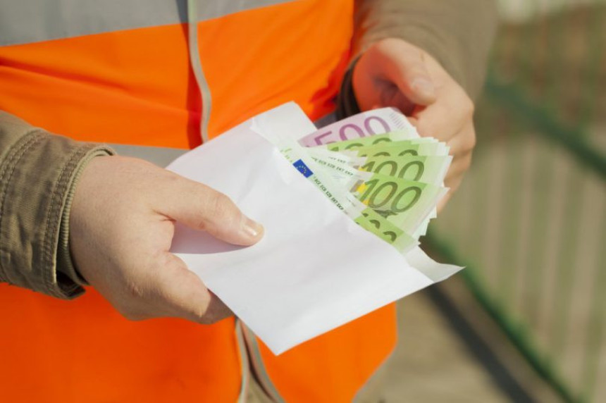 Рад на црно озбиљан проблем