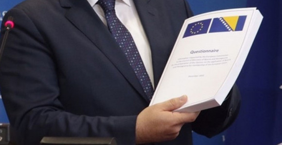 Poznata pitanja, odgovora nema