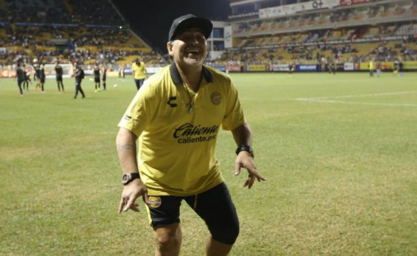 Maradona uspješno operisan!
