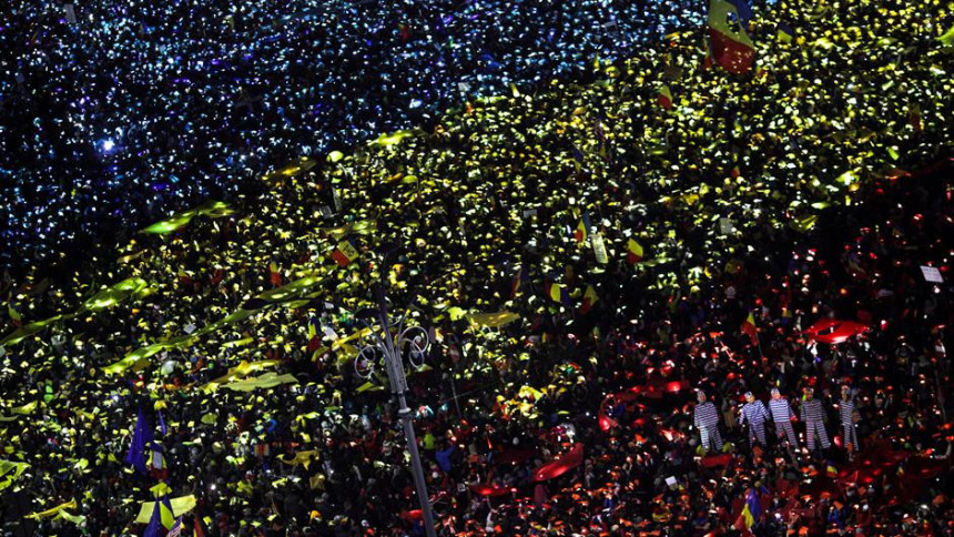 Formirali veliku nacionalnu zastavu