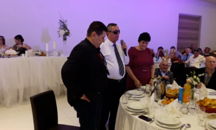 "Prijatelju Alija hvala ti na poklonu"