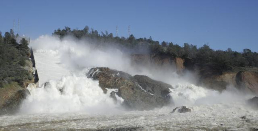 SAD: Najveća brana pred popuštanjem