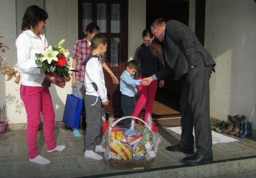  Sedam sinova i pet ćerki sama odgaja