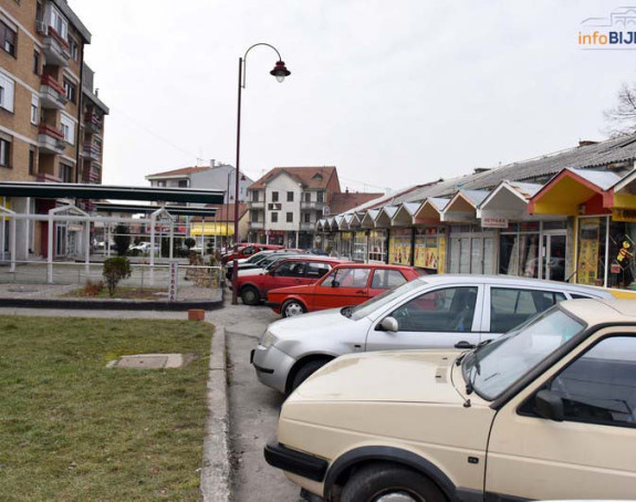 Parkinga nema, ''trpe'' trotoari