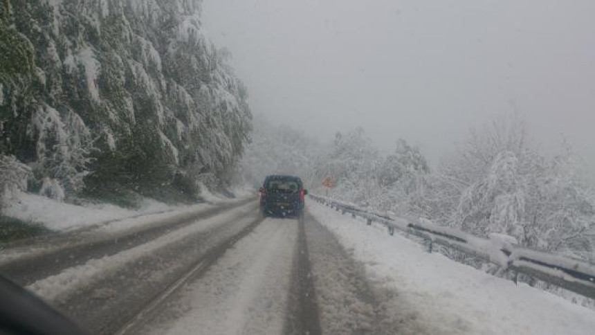 Saobraćaj usporen zbog snijega 