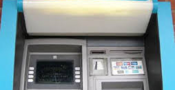 Dvojac uzeo novac s bankomata