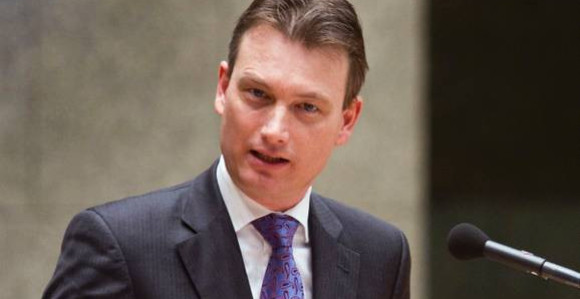 Ministar podnio ostavku zbog laži 