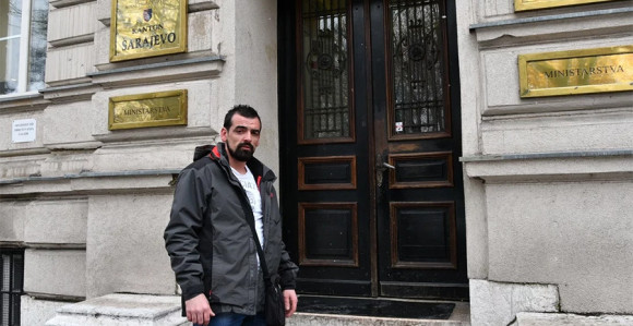 Traži obećanih 50.000 maraka