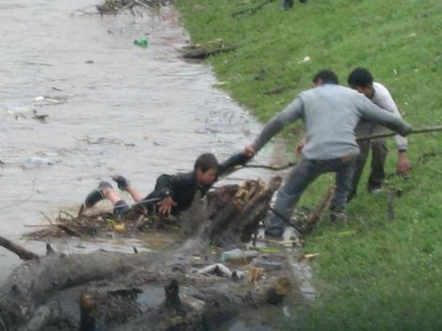 Poplave iznjedrile još jednog heroja