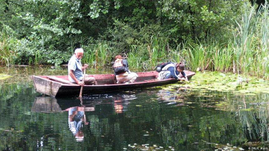 Velino selo i usidreni bjelosvjetski putnici