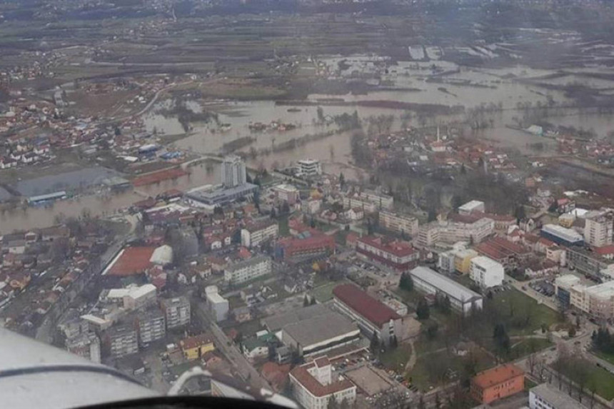 Poplavljeno više od 100 objekata