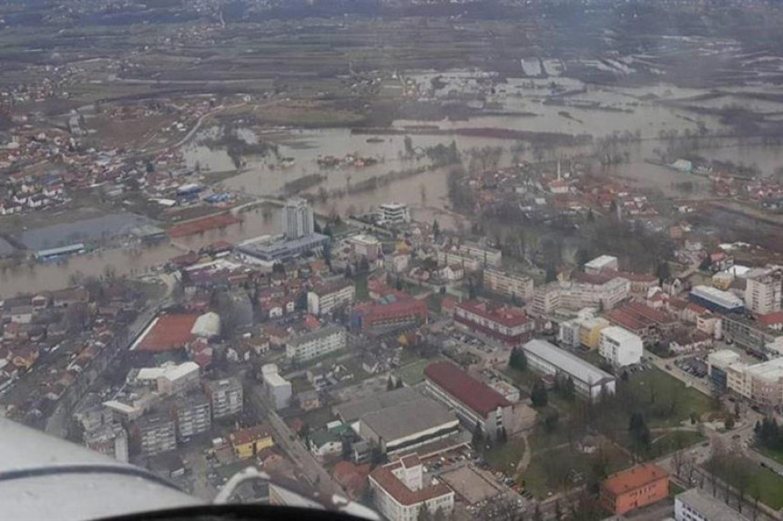 Поплављено више од 100 објеката