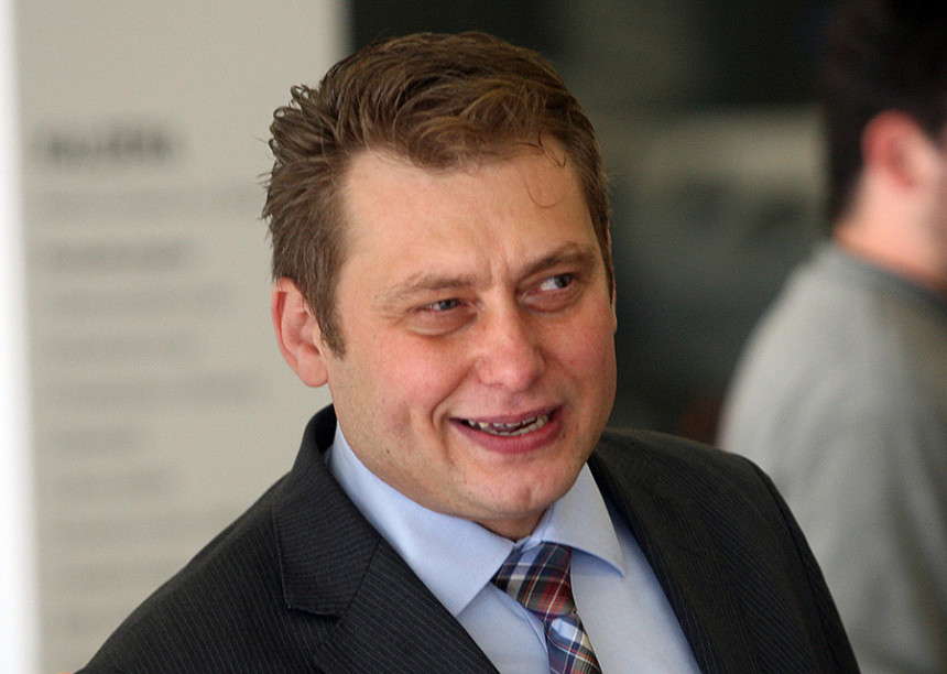 Vučetiću uručen poziv u Njemačkoj