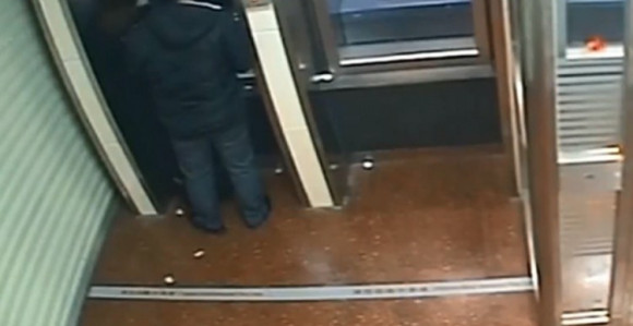 VIDEO: Pljačkao ženu, pa odustao