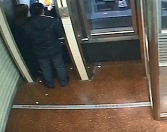 VIDEO: Pljačkao ženu, pa odustao