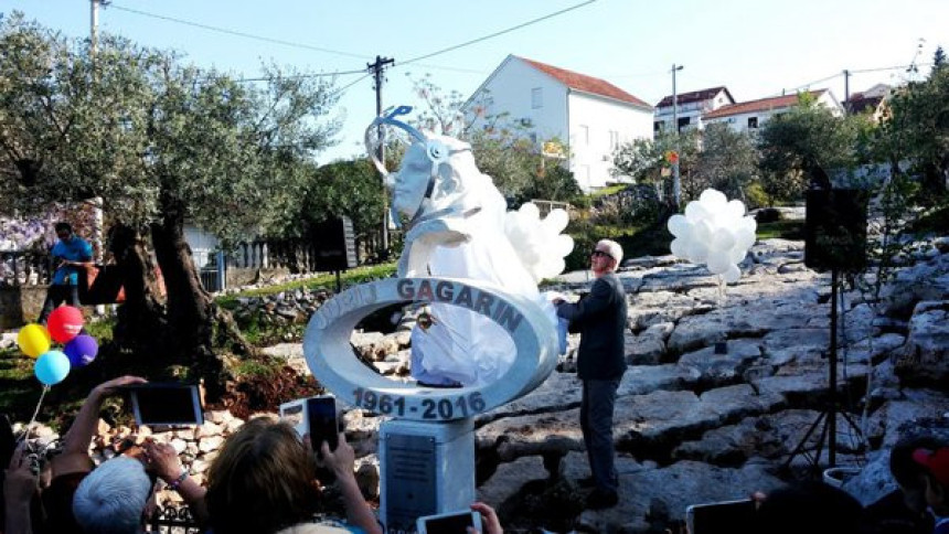 Tivat: Otkriven spomenik Gagarinu