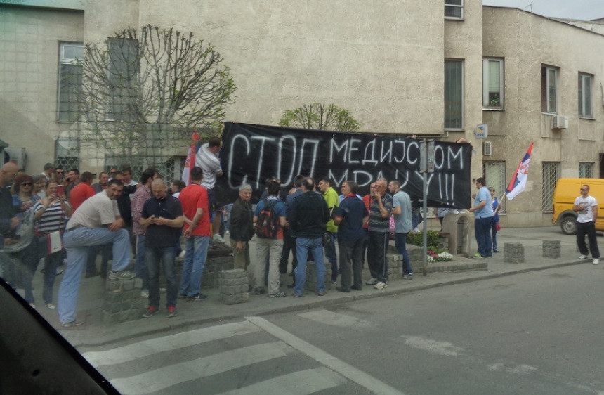 "Stop medijskom mraku" u Loznici