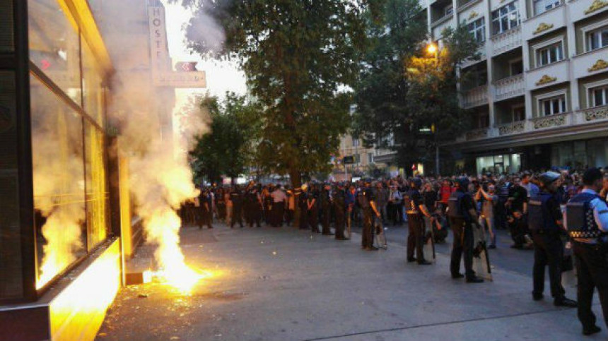 Сукоби демонстраната и полиције у Скопљу