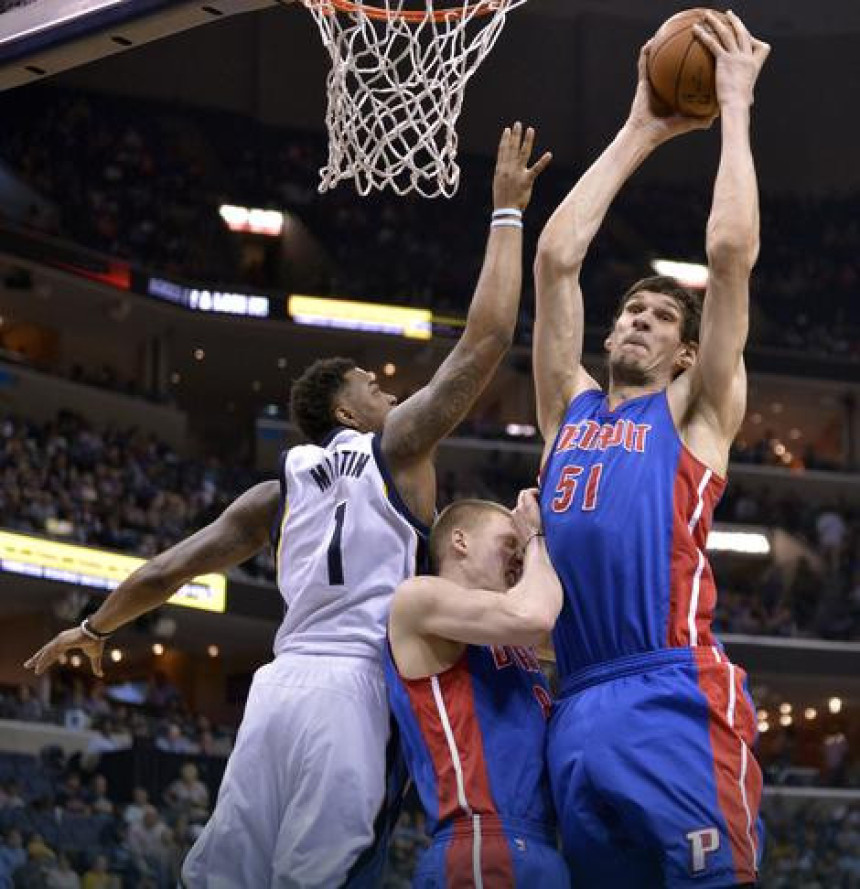 Video: Ljudi, samo ga pustite da igra!