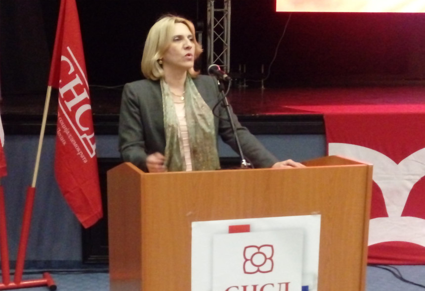 Premijerka uručila 100 članskih karata SNSD-a