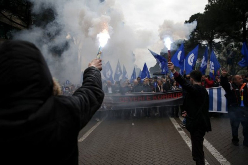 Tirana: Sukobi na protestu 