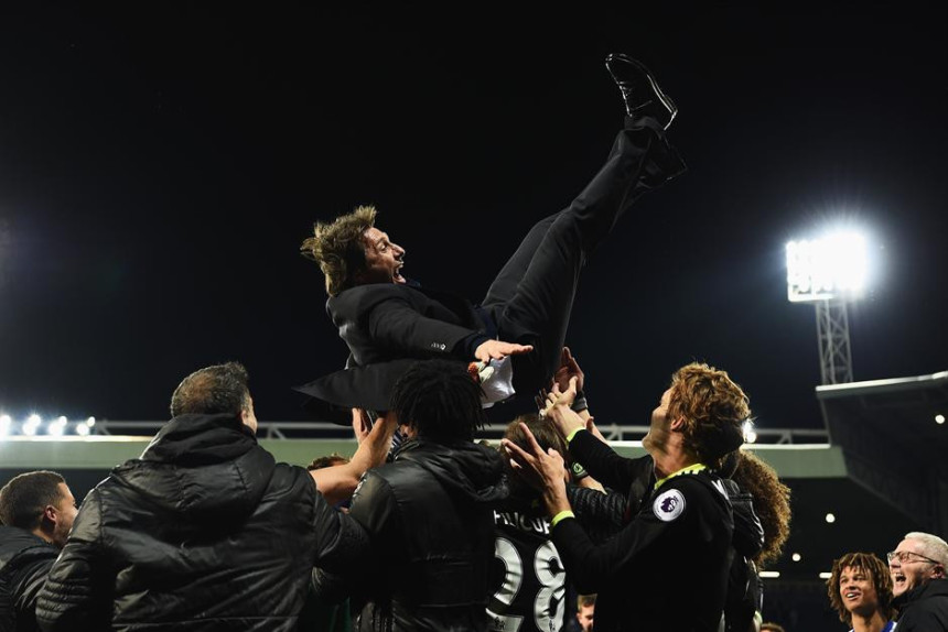 Konte na rukama - na to je i navikao!