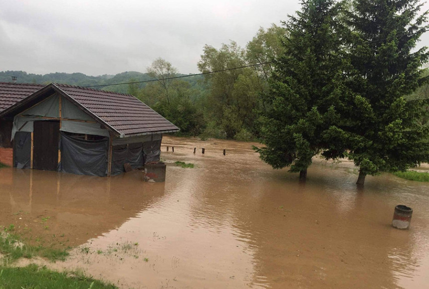 Prnjavor: Bujica stigla do kuća