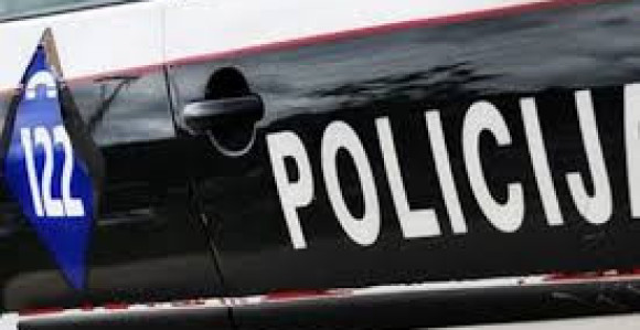 Mrtav muškarac nađen u mercedesu