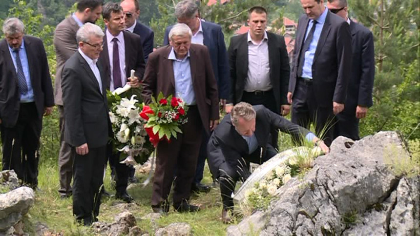 Odao počast Srbima ubijenim na Kazanima