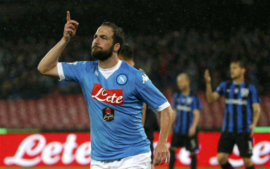 Šta je ovo?! Iguain postao najplaćeniji igrač u istoriji Serije A, ali...