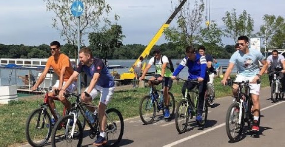Video: Novak u Beogradu - bicikl, pa basket na Adi!