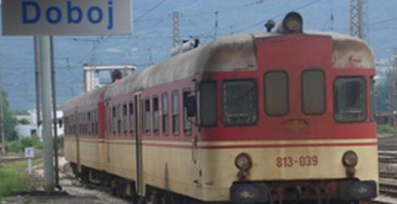 Радници "Жељезница": Дајте нам плате; Управа: Немамо пара!