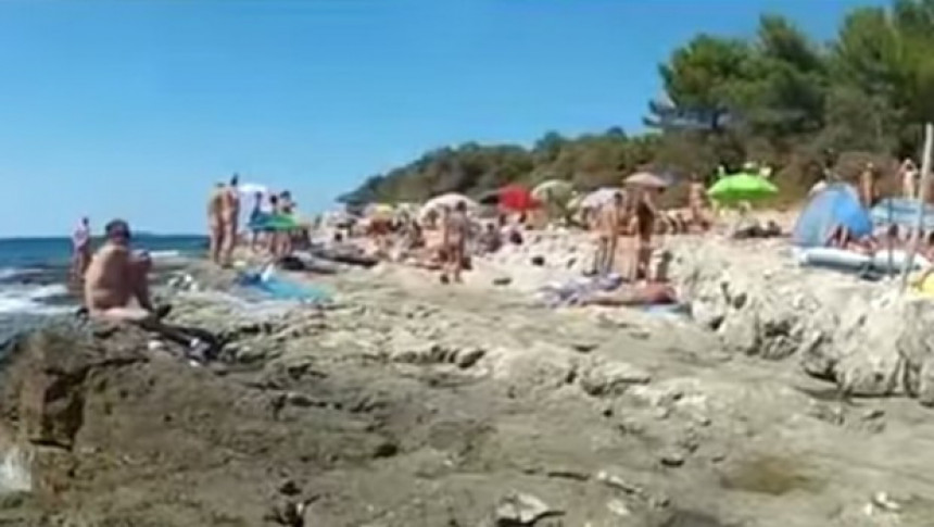Nudističke plaže seks
