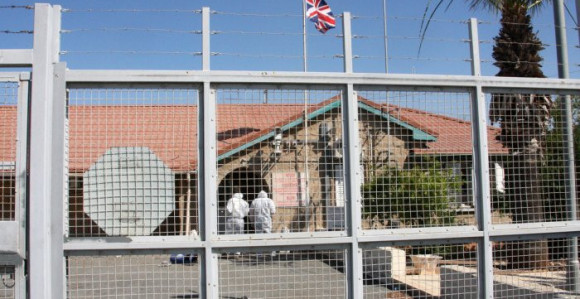 Bačena bomba na britansku bazu