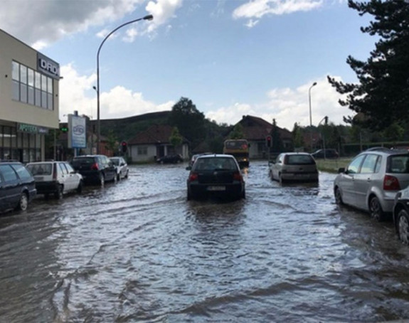 Nevrijeme: Voda preplavila ulice