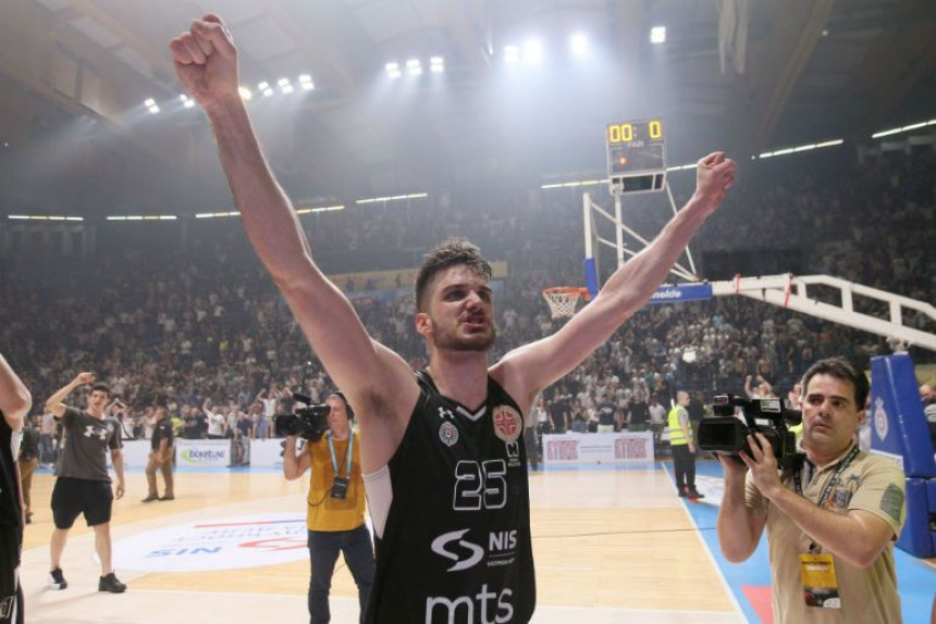 Priča: Duh koji je, ipak, ponio sjekiru...