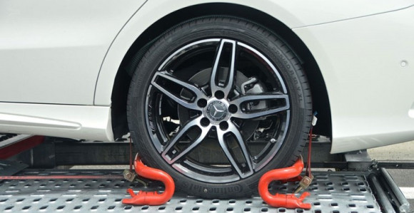 Zadar: Sjekirom na "pauka"